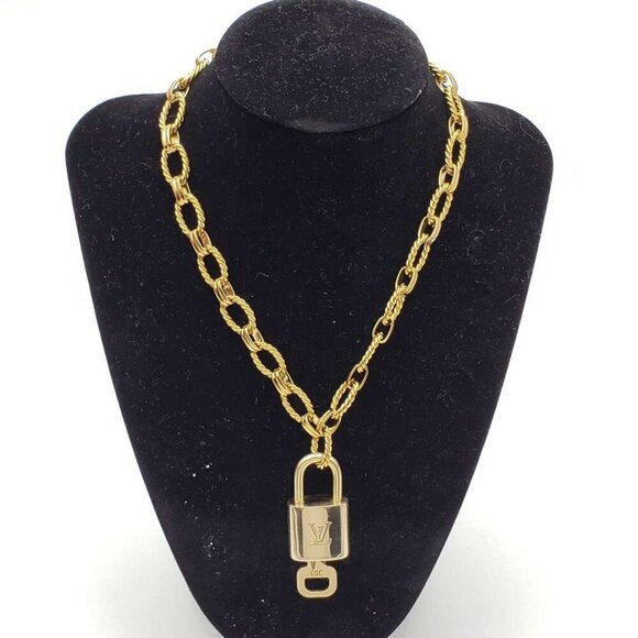 100% Auth Louis Vuitton Lock & Key with Unbranded Gold Plated Chain Necklace - Picture 1 of 7